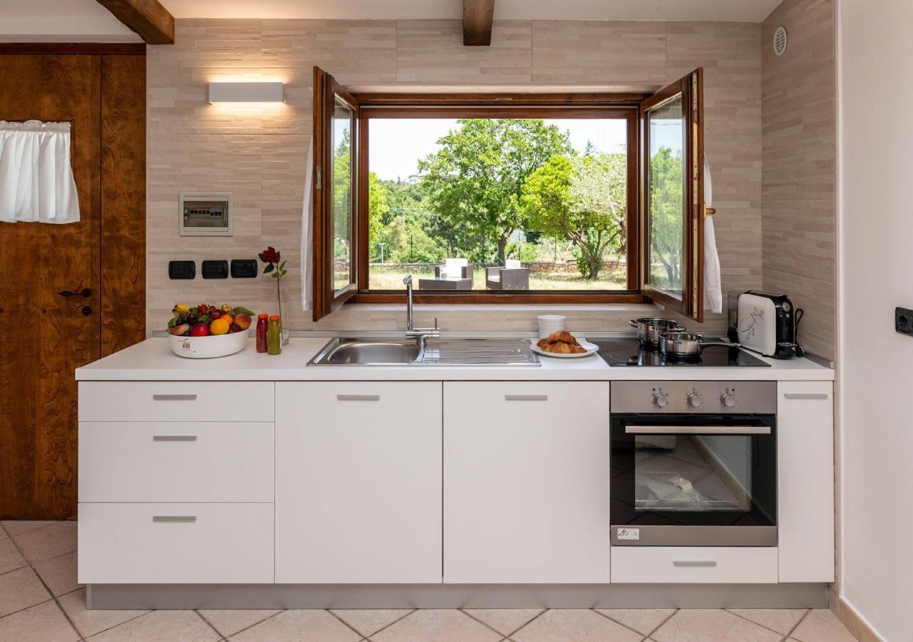 I Trulli Di Eva Apartment Noci Bagian luar foto