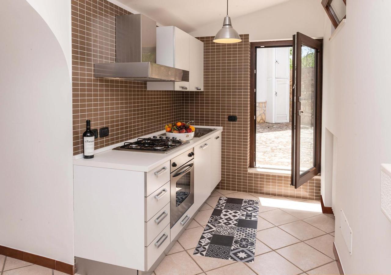 I Trulli Di Eva Apartment Noci Bagian luar foto